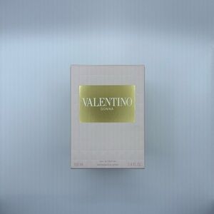 Valentino Donna Box in Pale Pink with Gold Label